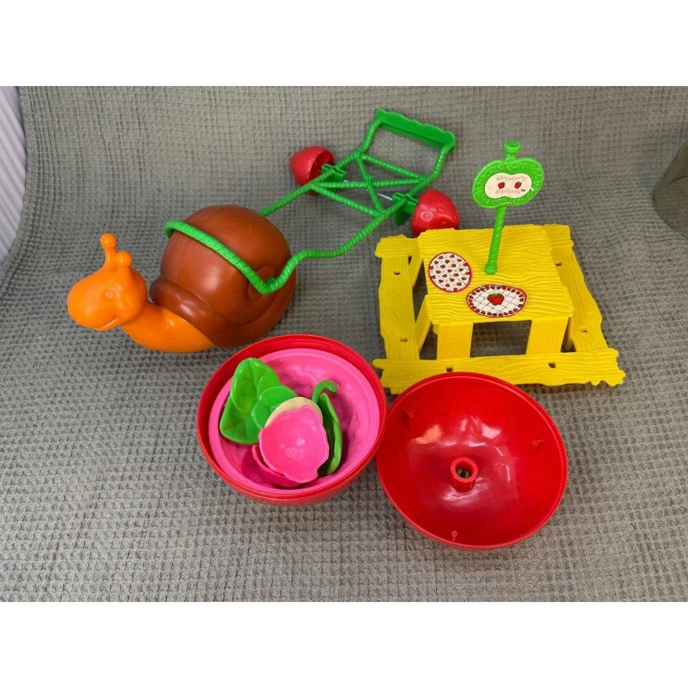 Vintage Strawberry Shortcake Snail Cart Playset Escargot Snail Vehicle 1980s toy